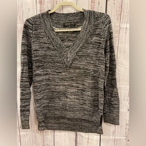 Jones New York Collection Black and Silver Sparkle Metallic V-Neck Sweater